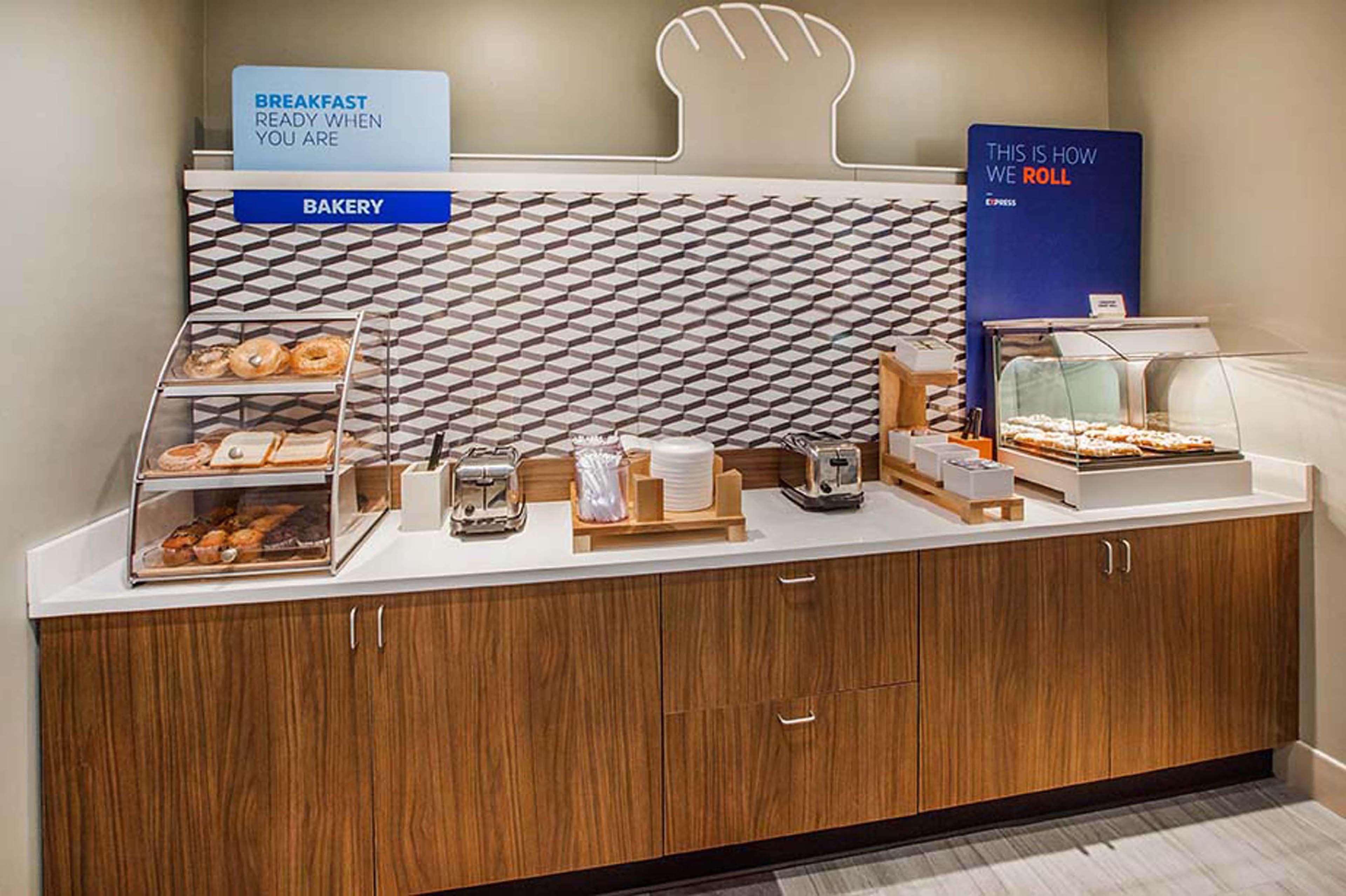 Holiday Inn Express Newton By Ihg Exterior photo