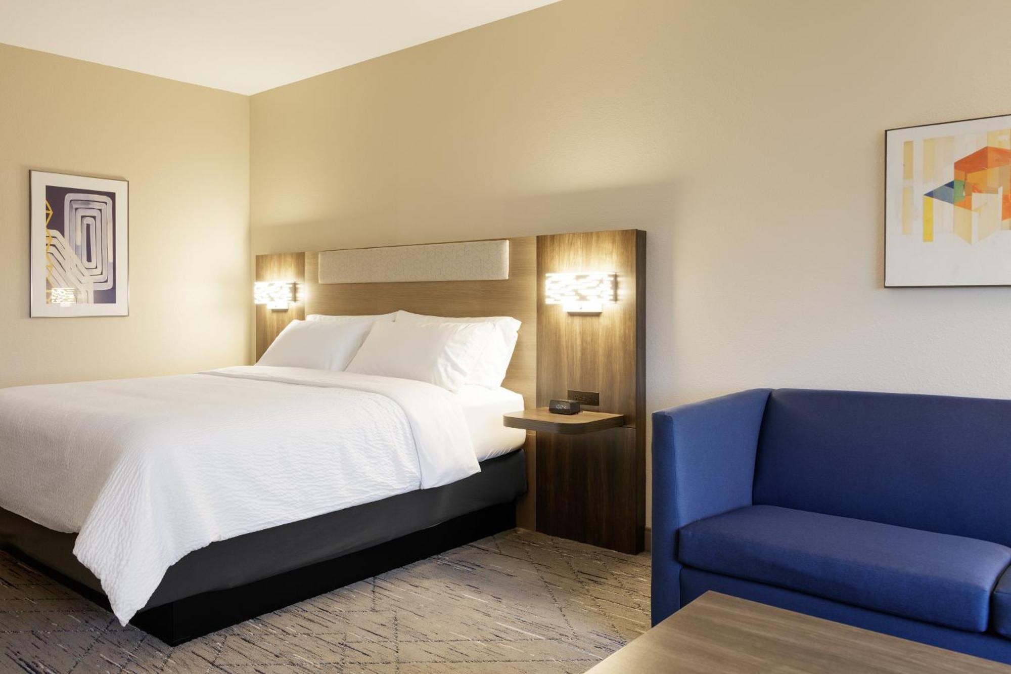 Holiday Inn Express Newton By Ihg Exterior photo
